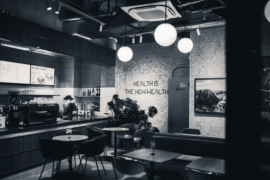 筒灯与轨道灯在酒店大堂照明中的搭配应用技巧
